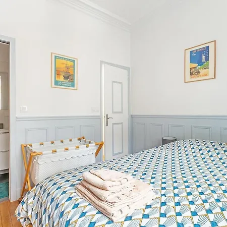 Refurbished Haussmannian 아파트