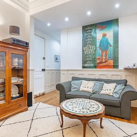 Refurbished Haussmannian 아파트