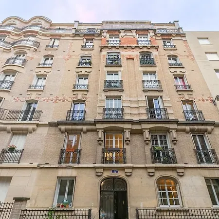 Refurbished Haussmannian Apartamento